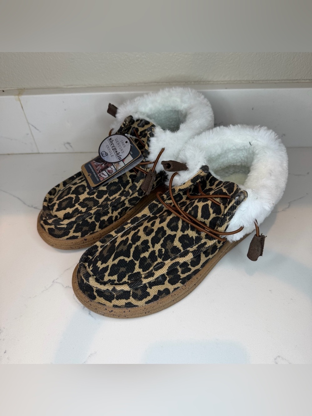 Lamo Women's Cassidy Slipper Booties New with tags. Women’s size 6.